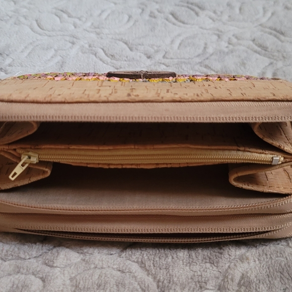 Vegan leather cork and raphia wallet - Picture 11 of 15